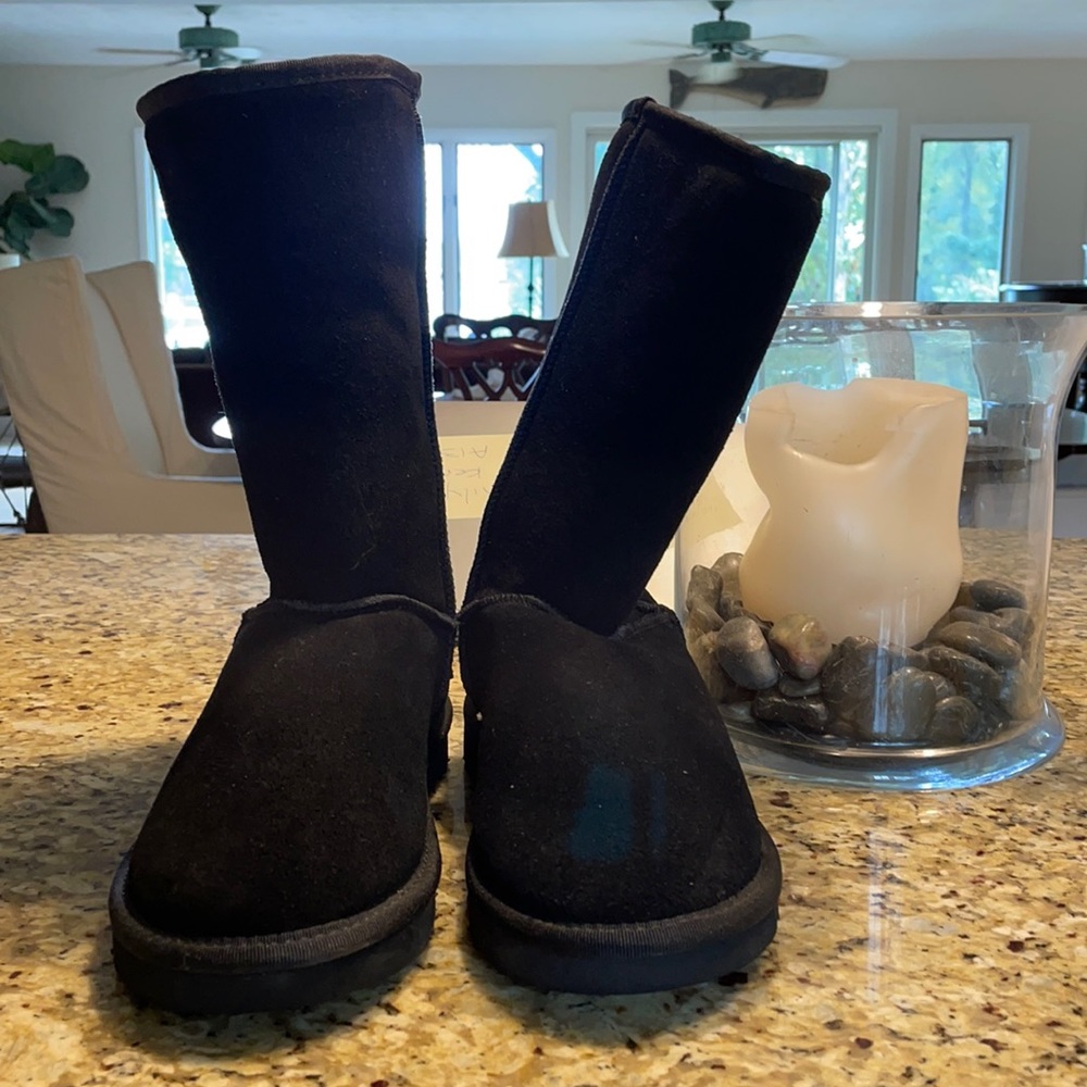 BRAND NEW UGG Classic Tall Boot in Black - size 10